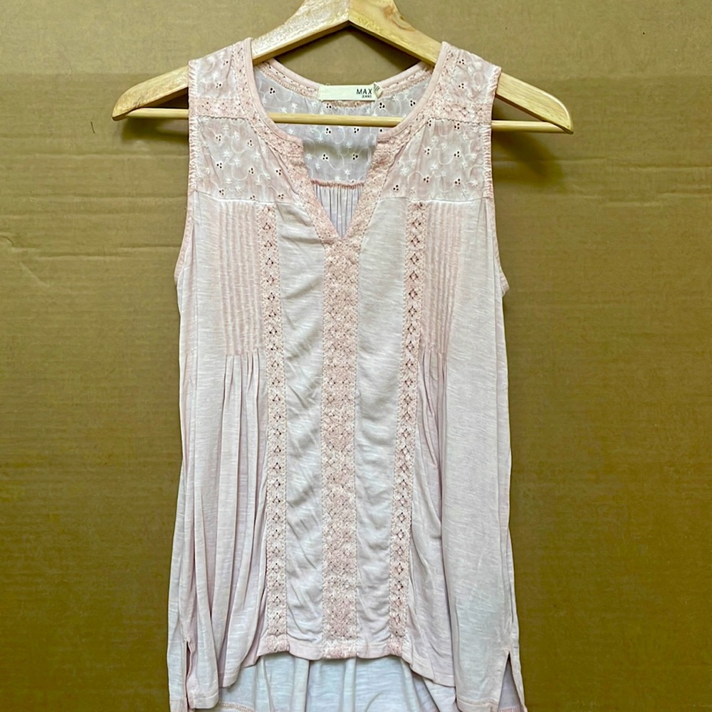 Sleeveless light pink blouse from Max Jeans in extra small